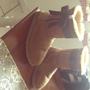 I bought a new pair and don’t really wear anymore.